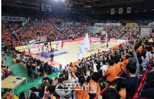 [포토] 전자랜드, 22년 만에 인천에서 챔프전