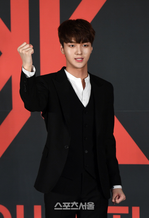 [포토]엑스원(X1) 차준호, 주먹 불끈!