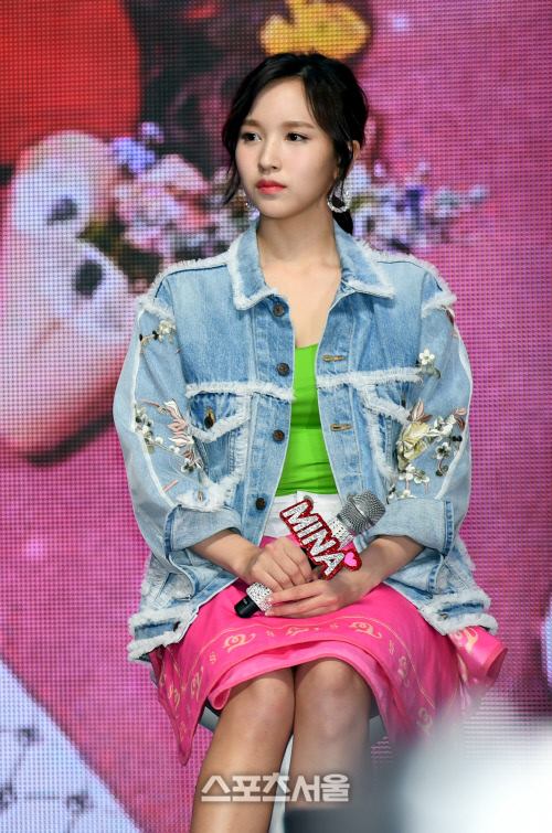 JYP "트와이스 미나, 불안장애 진단...활동 선택적 참여"[전문]