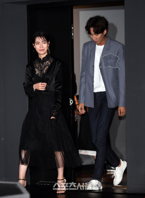 [포토]'타짜' 시사회 입장하는 임지연과 이광수