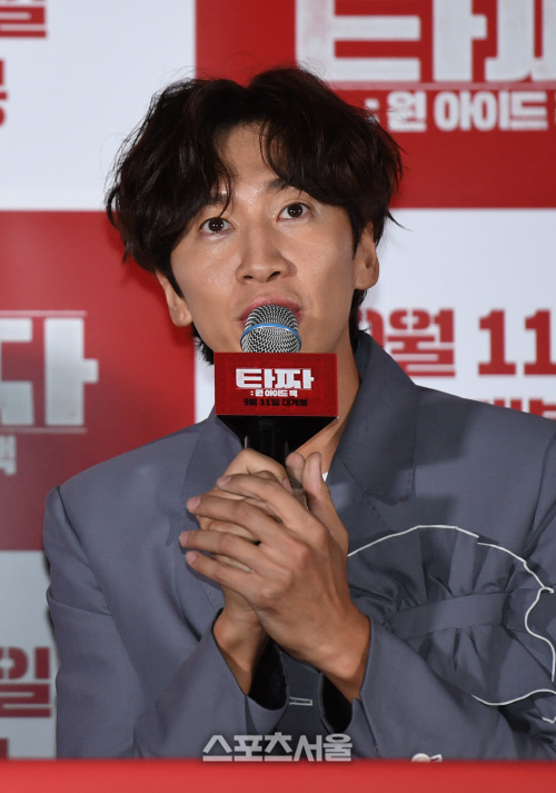 [포토]이광수, \'타짜\' 속 내 몸에 놀라워!