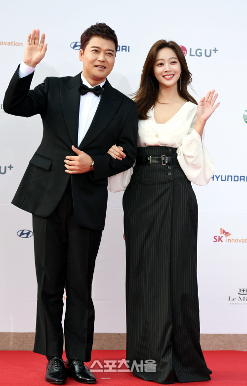 [포토] MC 전현무-조보아 '미소 가득'