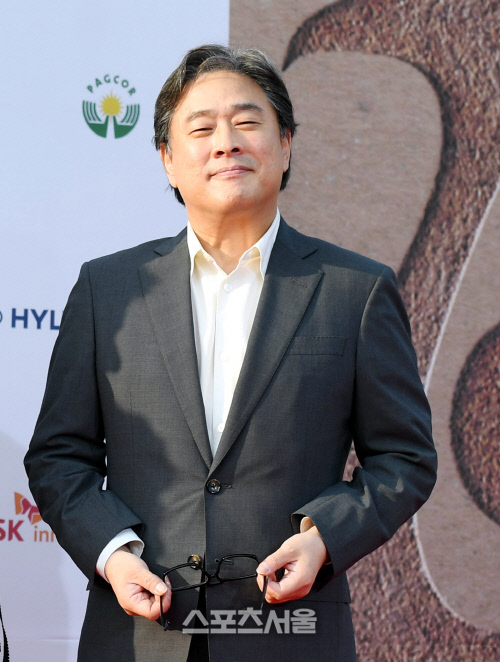 [포토] 박찬욱 감독 \'이번엔 안경 벗고 한컷\'