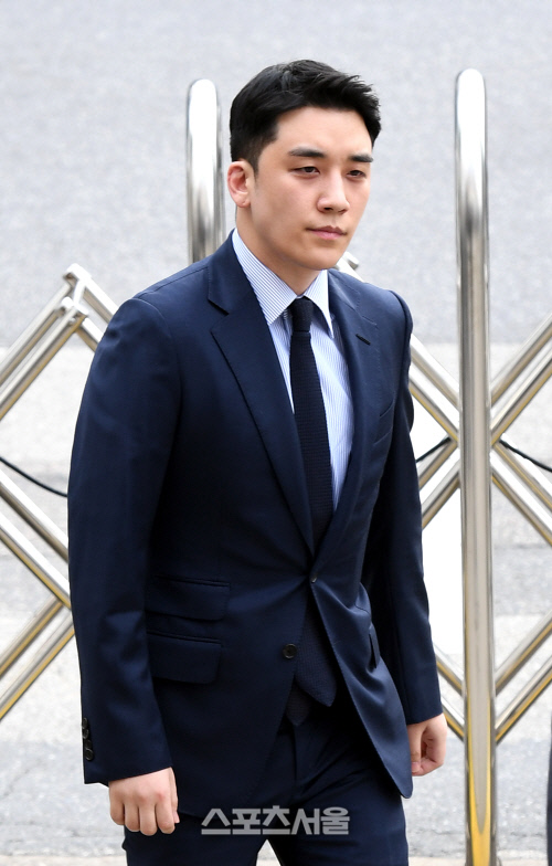 불법도박 혐의 승리, 12시간반 만 귀가 "사실대로 답변했다"[SS이슈]