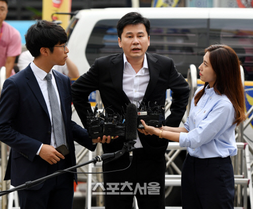 [포토] 전 YG엔터 대표 양현석, 해외 원정도박 혐의로 경찰 출석
