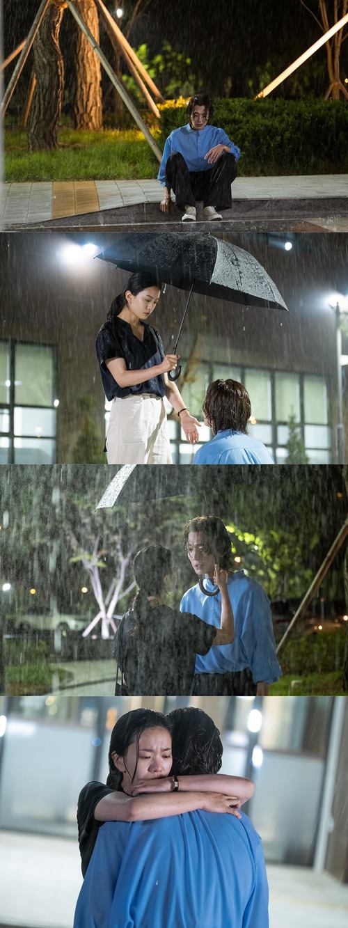 '악마가' 정경호X이설, 애처로운 포옹+눈물 포착...애틋한 기류