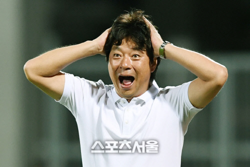 한국영 골에 함박웃음…김병수 감독, 기자회견 도중 노래 부른 이유