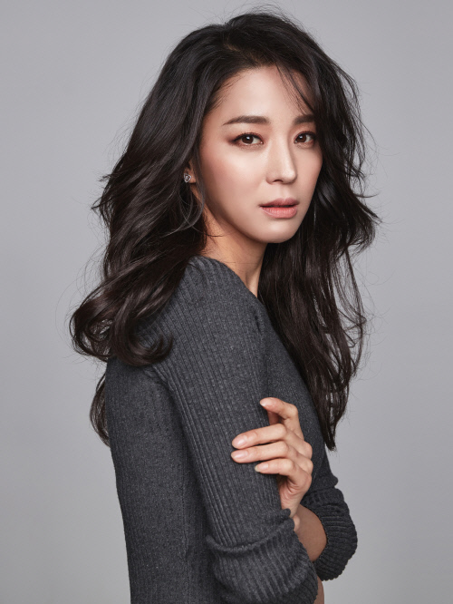 한고은, 현 소속사 마다엔터와 재계약…매니저와 10년 의리[공식]