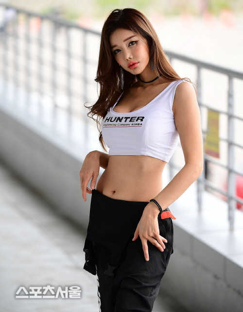 헌터-퍼플 대표모델 김시후, 슈퍼레이스를 대표하는 S라인이죠[포토]