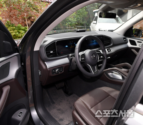 [포토] 더 뉴 메르세데스-벤츠 GLE, 운전석...열어보니?