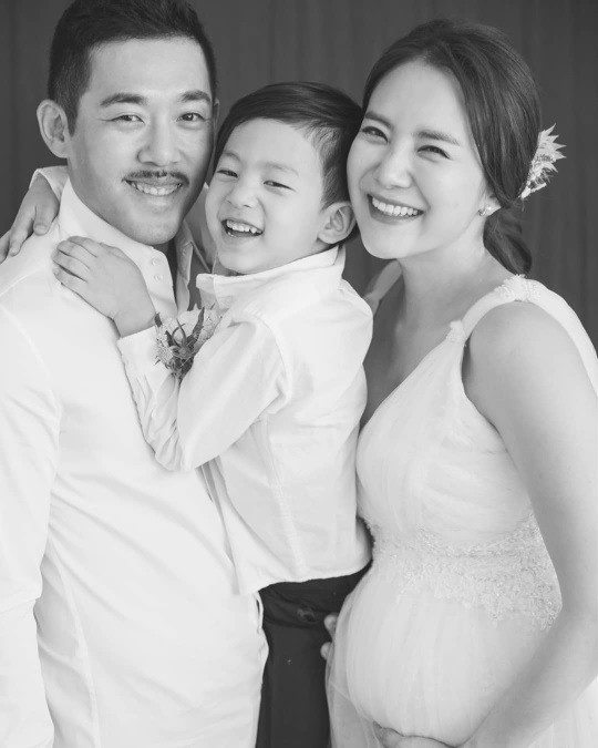 이용규♥유하나, 첫째 아들 함께한 만삭사진 공개 "웃는날 가득하길"[★SNS]