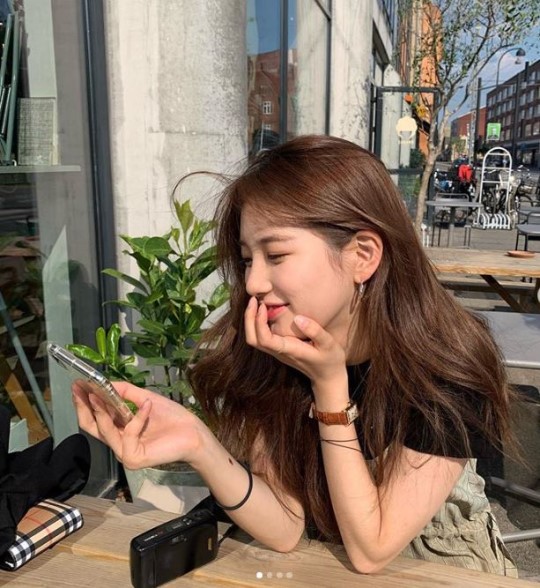 수지, 어떤 각도도 화보가 되는 미모 '심쿵 미소' [★SNS]