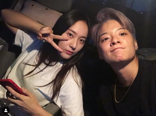 'SM 계약종료' 엠버, 크리스탈과 훈훈우정ing "여전히 한국어 알려줘"[★SNS]