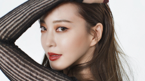 한예슬, 매혹적인 버건디 입술3