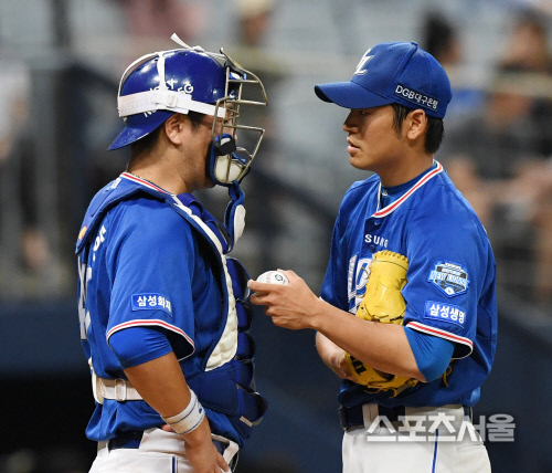 [포토] 삼성 강민호-백정현, 7회 위기...이겨내자!