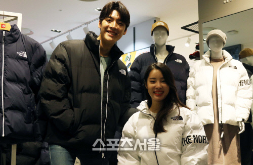 [포토] 신세계百, 노스페이스와 손잡고 '숏패딩' 선봬