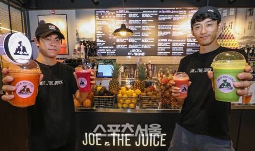 [포토] 럭셔리 호텔 '안다즈 서울 강남'에 입점한 현대그린푸드 '조앤더주스'