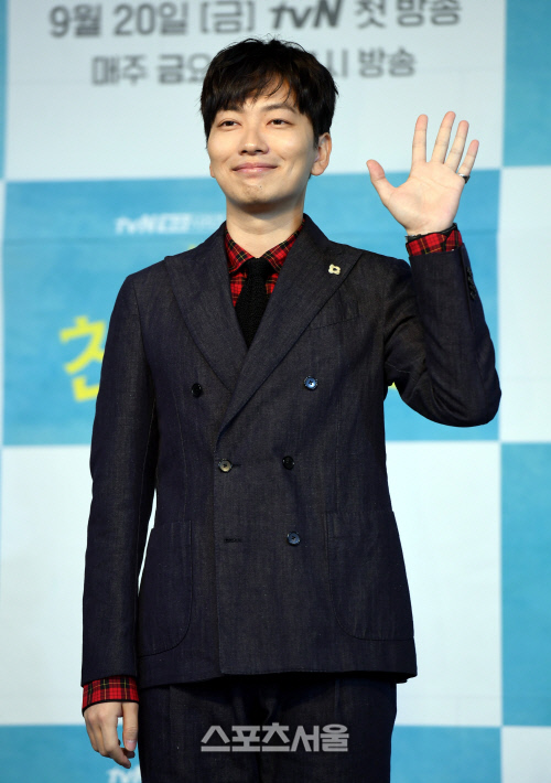 [포토] 이동휘, 성공을 꿈꾸는 천리마마트 점장