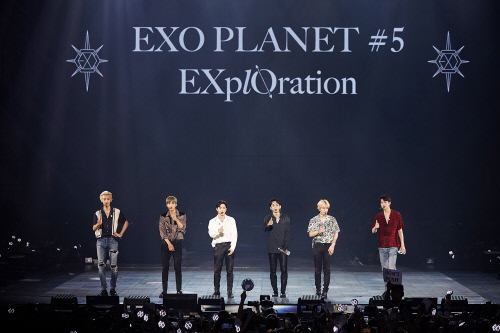 '공연 끝판왕' 엑소, 싱가포르 콘서트 대성황! '현지 팬 열광'