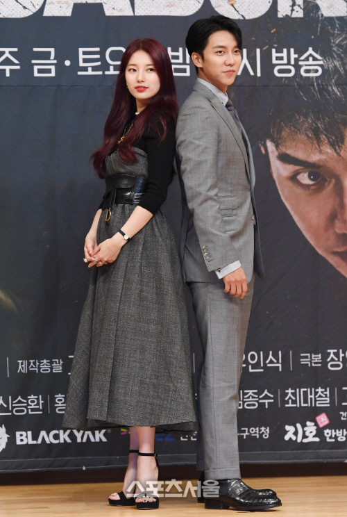 [포토] 이승기-배수지, 너무 잘 어울려~