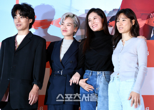 [포토] 밝은 웃음의 \'메기\' 감독과 배우들