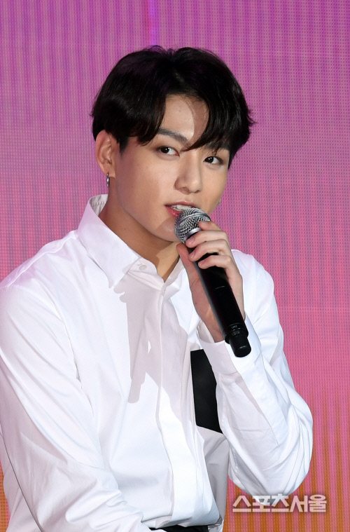 타투이스트 A씨 "정국과 연인 관계 및 이니셜 타투잉 사실 아니야…친한 친구"[전문]