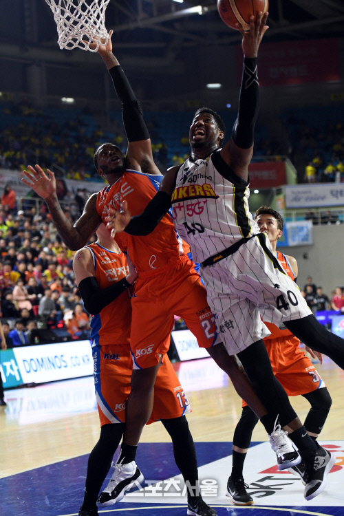 KCC, 합류 불발된 메이스 대체 선수로 조이 도시 영입