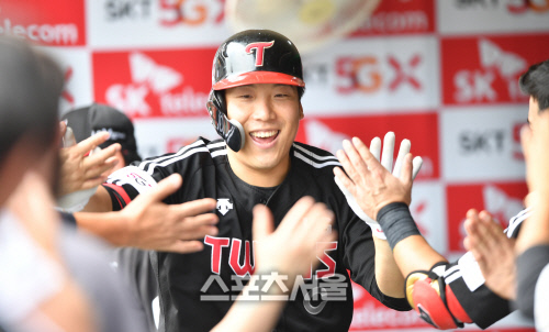 [포토]3회초 솔로홈런 김현수, 환호성이 절로