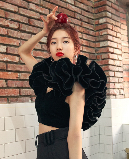 [★포토]수지, 청순매력→섹시레드립 다채로운 화보 선공개