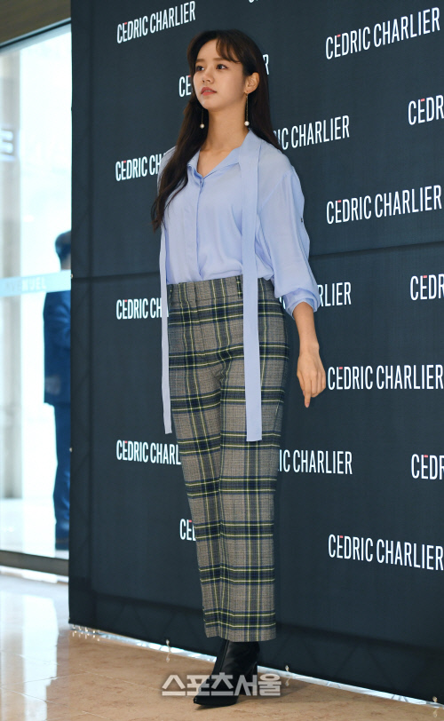 [포토]취재진 향해 포즈 취하는 혜리