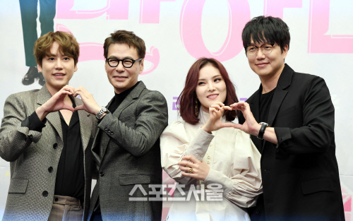 [포토] 규현-윤상-거미-성시경, 달콤한 하트 포즈