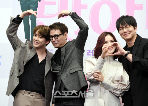 [포토] 규현-윤상-거미-성시경 '사랑해요'