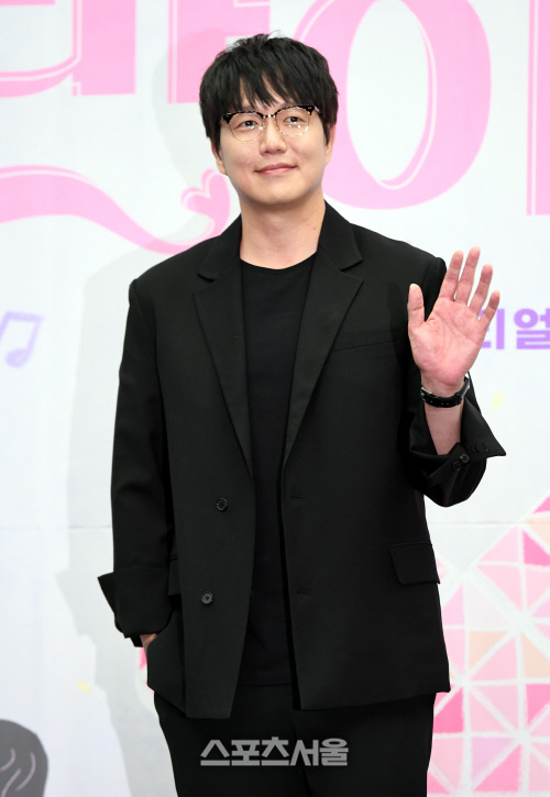 [포토] 성시경, 손인사도 감미롭게