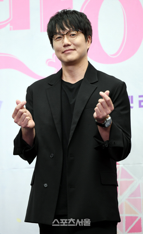 [포토] 성시경 '하트 메이커예요'