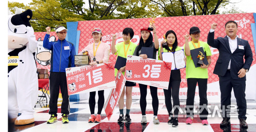 [포토] 육우로(路) 한마음 마라톤 대회, 여자 5km 부문...수상자들은?