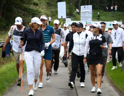 홀이동중인 줄리잉스터렉시톰슨박세리이민지