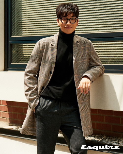 [보도자료] 이동휘, 여심 녹이는 미소와 눈빛 장착! ‘훈남미 발산~’ (2)