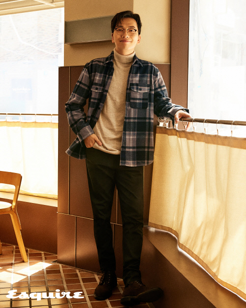 [보도자료] 이동휘, 여심 녹이는 미소와 눈빛 장착! ‘훈남미 발산~’ (3)