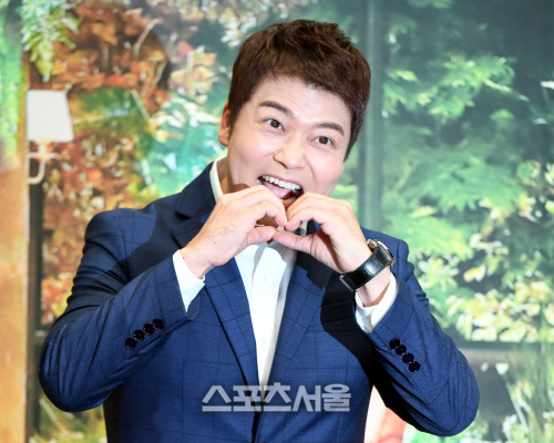 [포토] 전현무 '하트 포즈도 코믹하게'