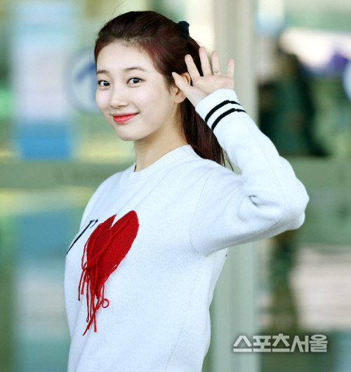 [포토] 수지, 깜찍한 표정으로~