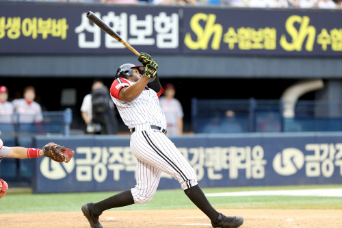 '파워히터' LG 페게로, 시속 150킬로 이상 강한 타구 비율도 1위