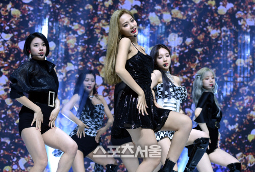 [포토] 트와이스 채영-쯔위 \'초롱초롱한 눈빛\'