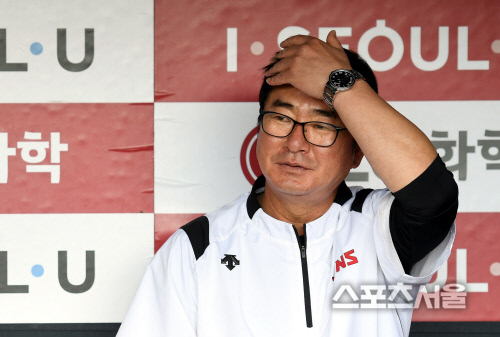 [포토] 기자들과 이야기 나누는 류중일 감독