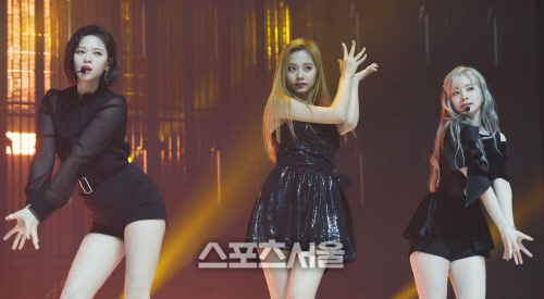 [포토] 정연-쯔위-다현 '사슴 같은 눈망울'