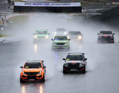 폭우속에 진행된 넥센스피드레이싱 5라운드, 12개 클래스에서 펼쳐진 수중전!