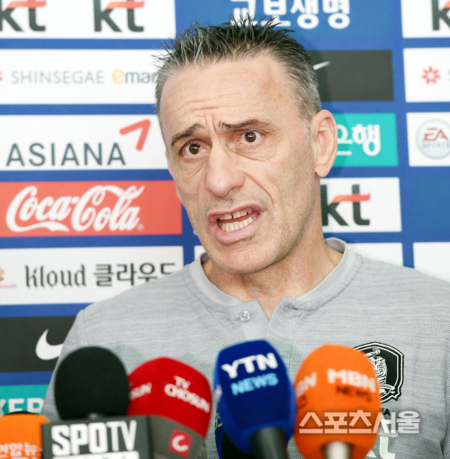 [포토] 벤투 감독, 김신욱 활용법은...?