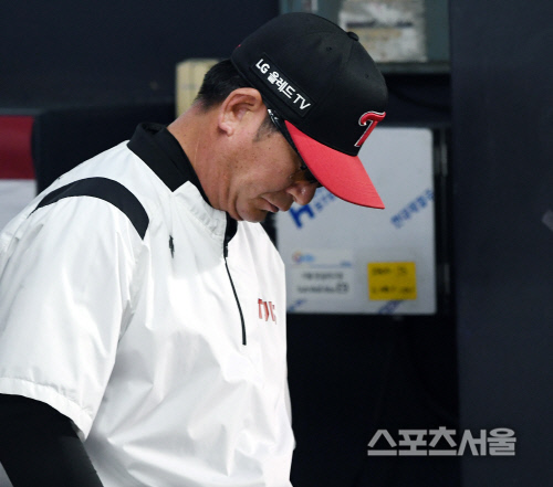 [포토] 류중일 감독, 채드벨을 공략할 수가...