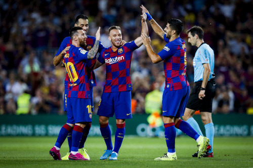 그리즈만 골 도운 메시…바르셀로나, 비야 레알에 2-1 승리