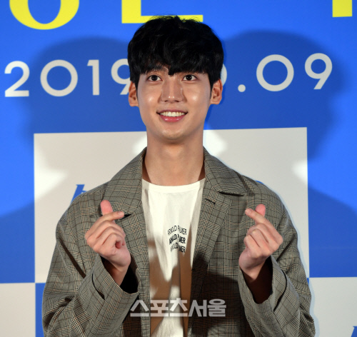 [포토] 영민, 여심 훔치는 하트