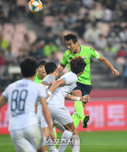 [포토]이동국, 페널티킥 실축을 만회하기 위해!
